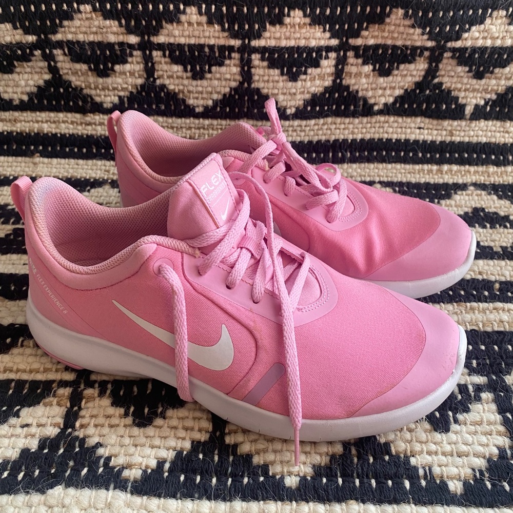 Nike - Picture 3 of 4